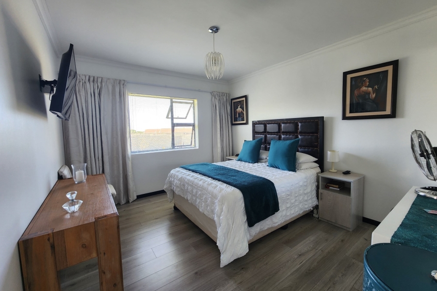 3 Bedroom Property for Sale in Wavecrest Eastern Cape